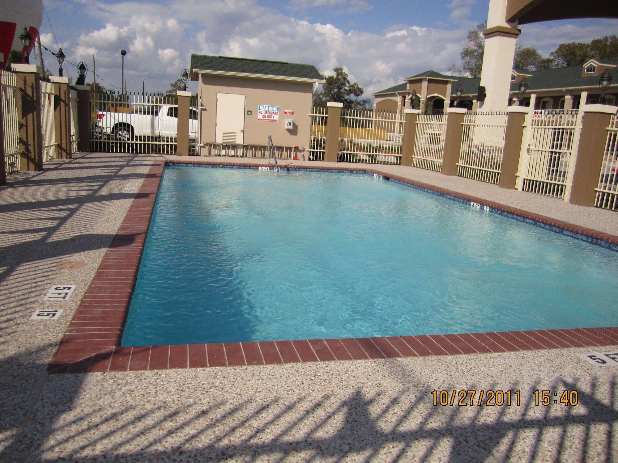 Highlands Suites Exterior photo